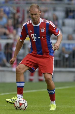 一个更谨慎 一个更谨慎