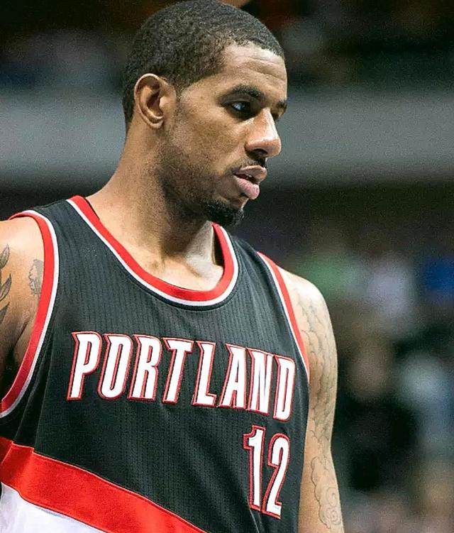 德扑里的“等级压制”：解析职业玩家是如何通过策略降维打击业余玩家。（德州扑克的实力压制：职业玩家如何以策略降维打击业余选手）